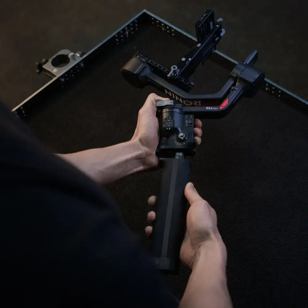 DJI RS 4 Pro Combo - Image 4